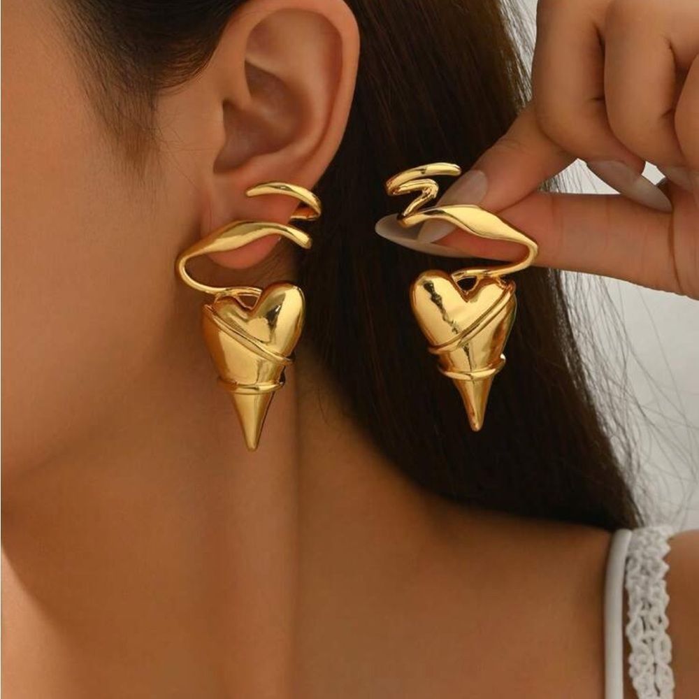 Gold Heart Drop Earrings R305